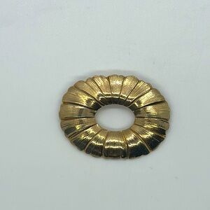 Gold Tone Oval Scarf Clip